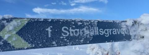 storfjallsgraven-snö-skylt