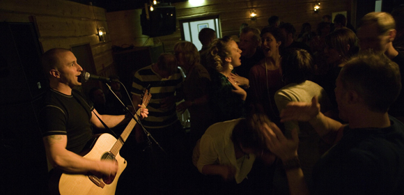 <p><span>Men med anledning till rådande läge kommer det inte arrangeras nattklubb eller afterski vintern 20/21. Här ger vi istället förslag på säkra alternativ.</span></p>